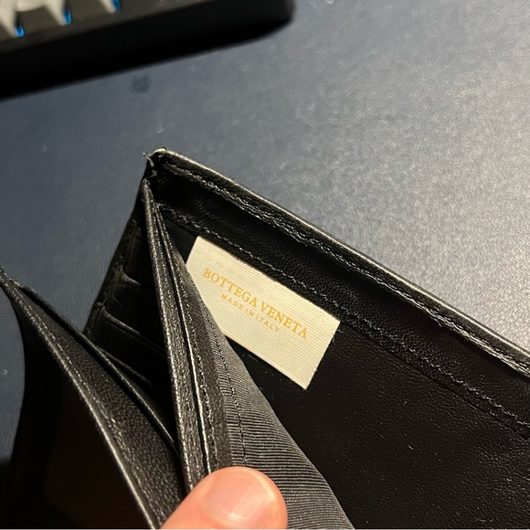Bottega Veneta Classic Bi-Fold Leather Wallet - Picture 7 of 8